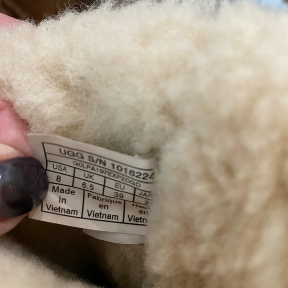 CLASSIC UGGS! Wear them rolled up or down!! Well loved w/ LOTS of life left 😎😎 - Picture 8 of 12